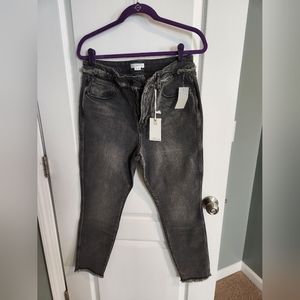 NWT Good American Gray Good Curve Skinny Crop Fray Size 14/32